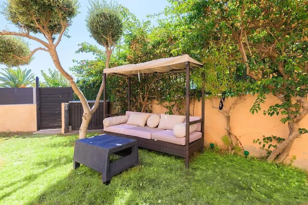 Adosado Con Jardin En Los Xalets De Salou